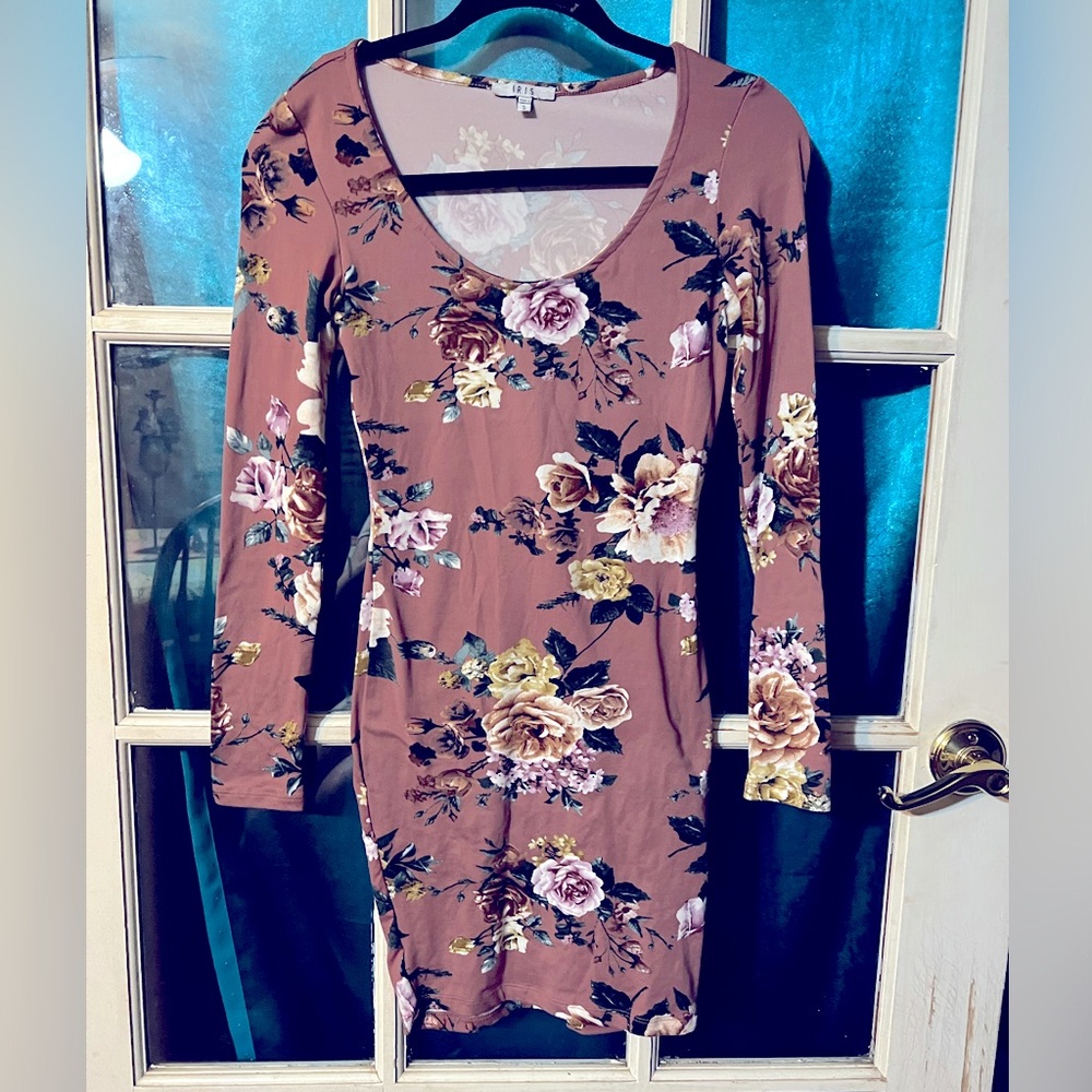 Adorable bodycon fitted flower dress
